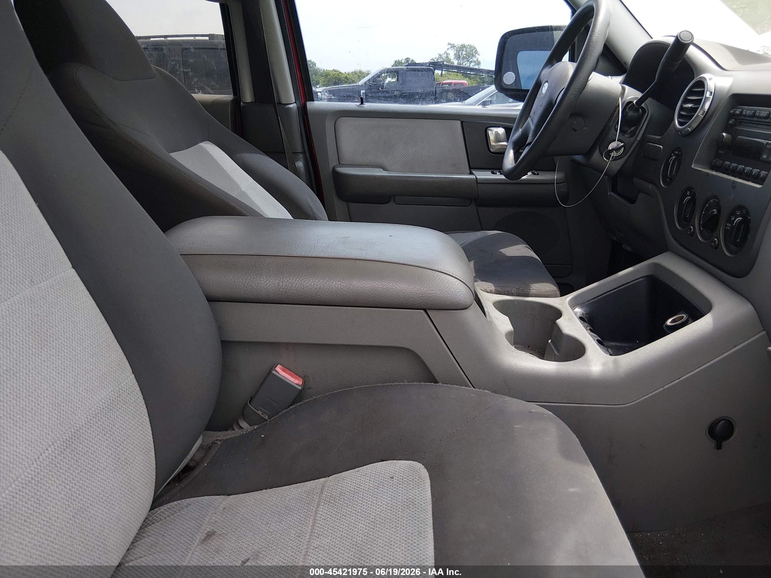2004 Ford Expedition Nbx/xlt Red vin: 1FMPU16L94LA75743