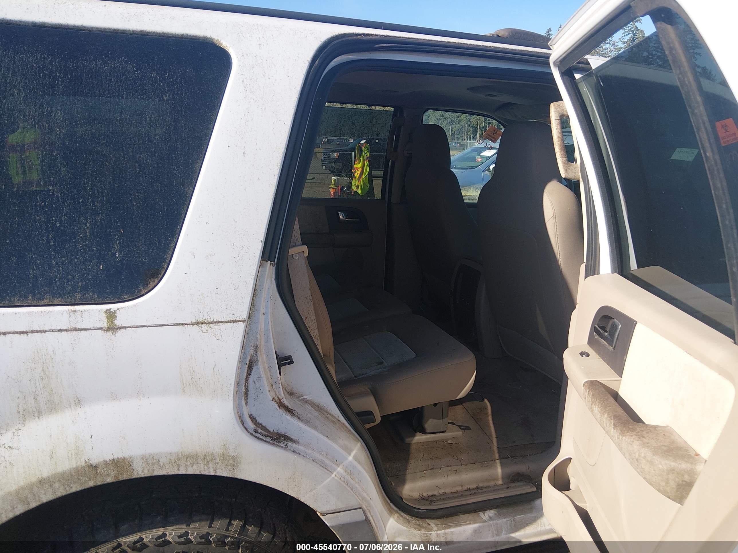 2004 Ford Expedition Nbx/xlt White vin: 1FMPU16L94LB46228