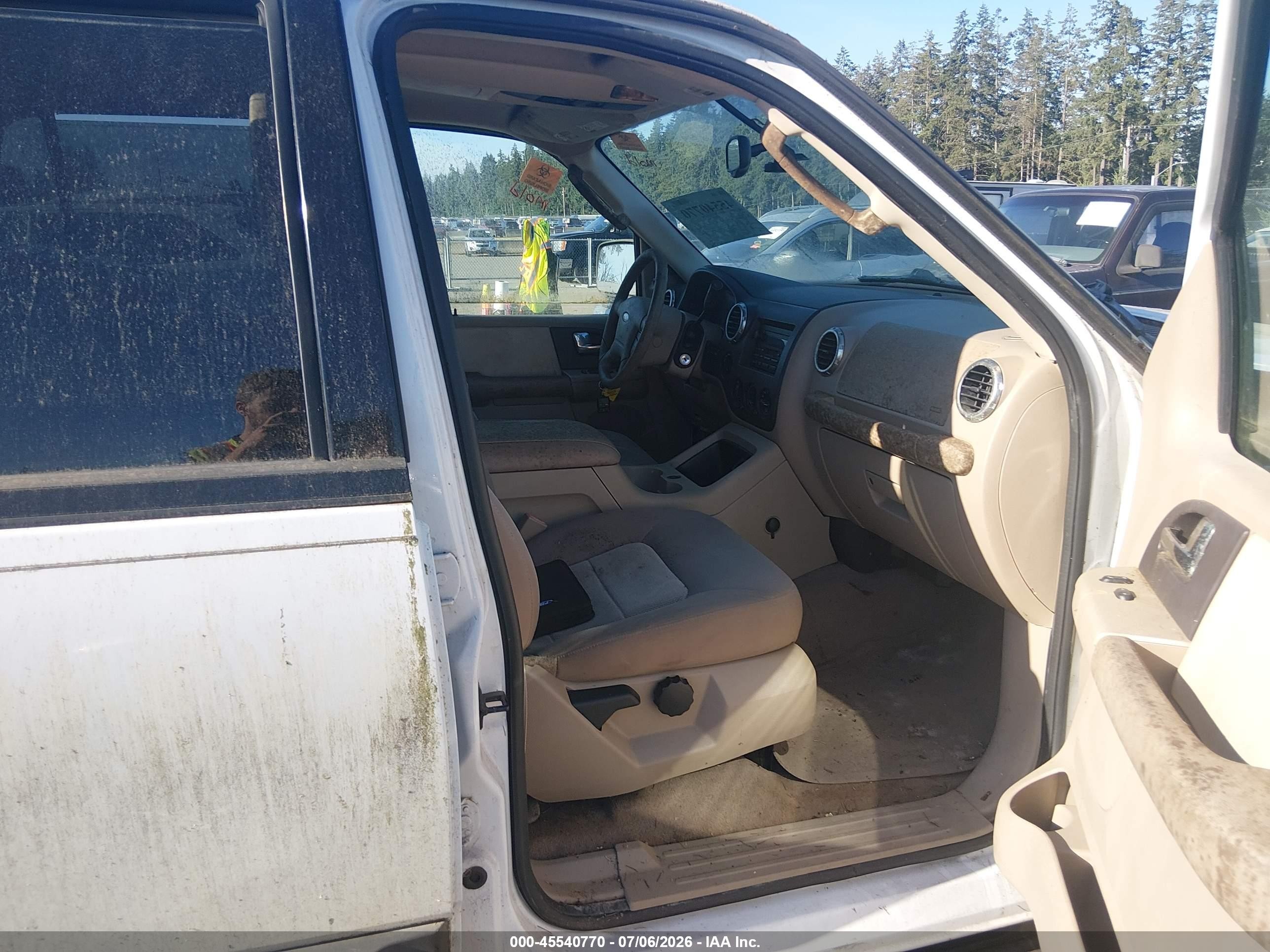 2004 Ford Expedition Nbx/xlt White vin: 1FMPU16L94LB46228
