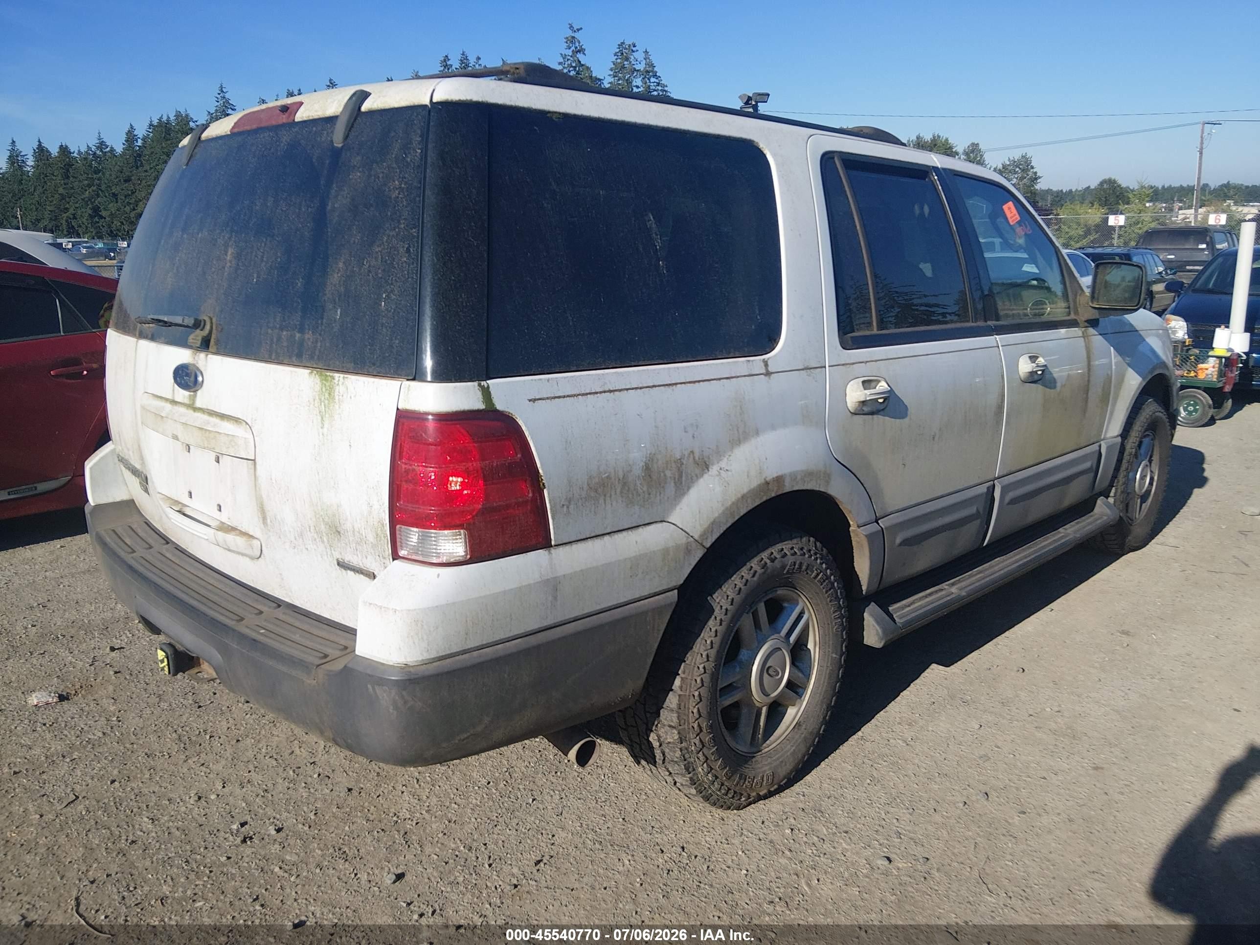 2004 Ford Expedition Nbx/xlt White vin: 1FMPU16L94LB46228