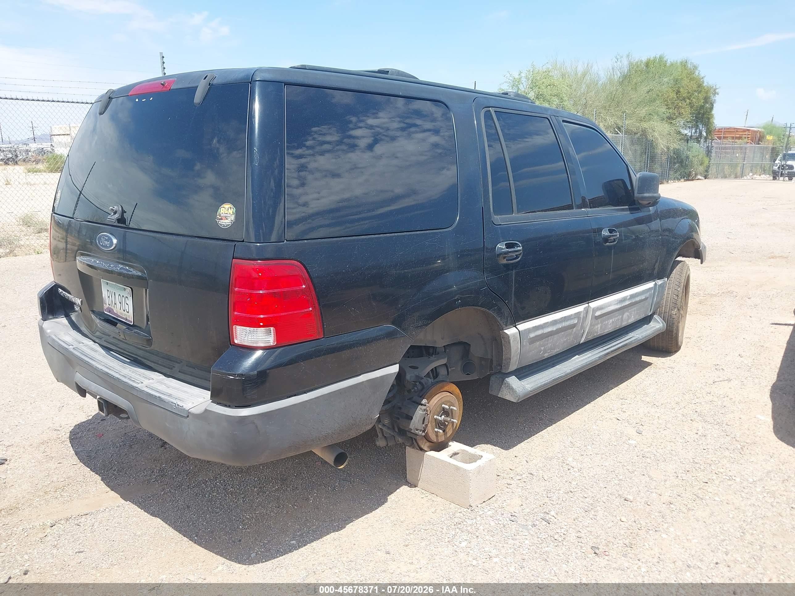 2004 Ford Expedition Xlt Черный vin: 1FMPU16W04LA80582
