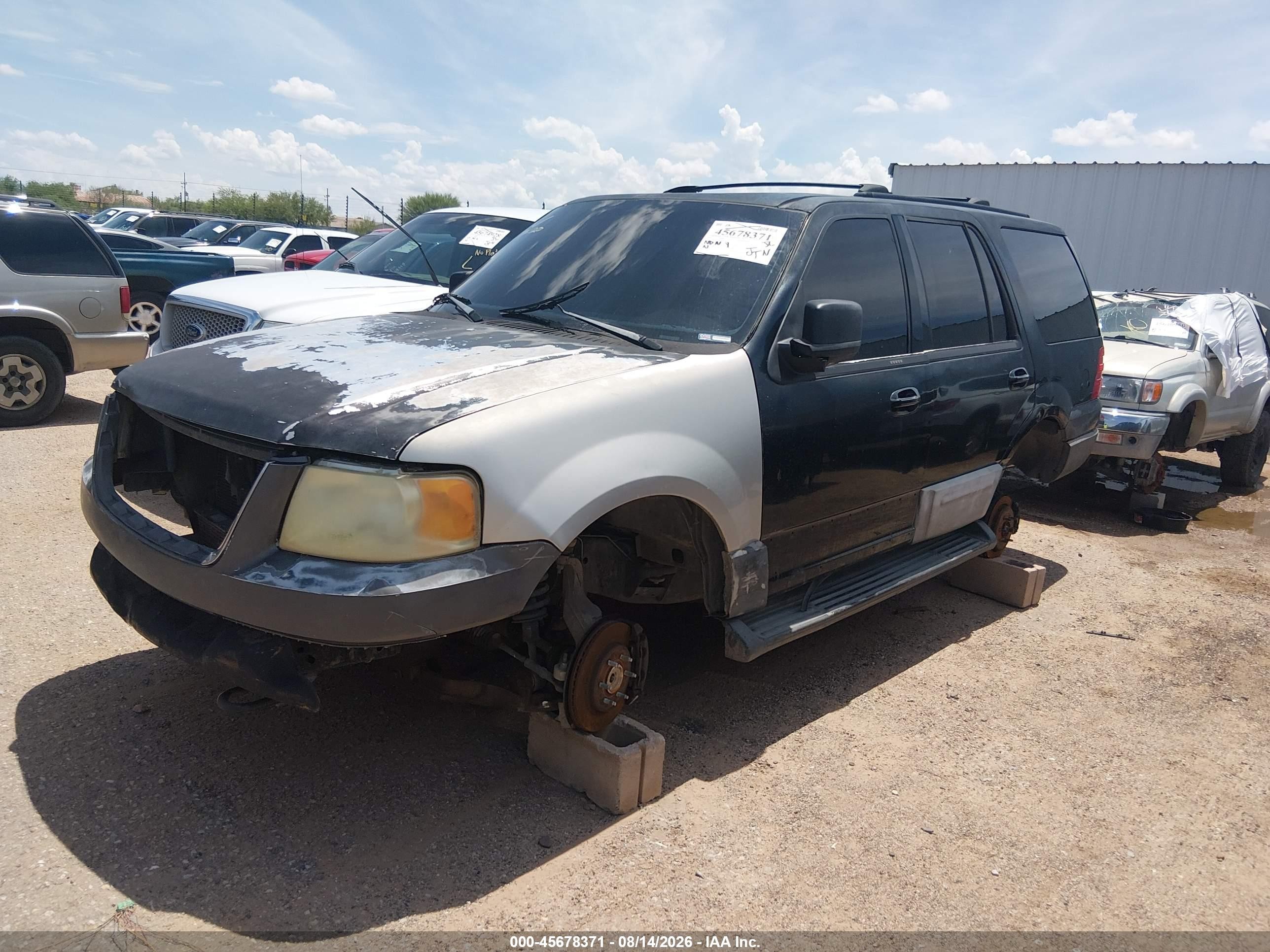 2004 Ford Expedition Xlt Черный vin: 1FMPU16W04LA80582