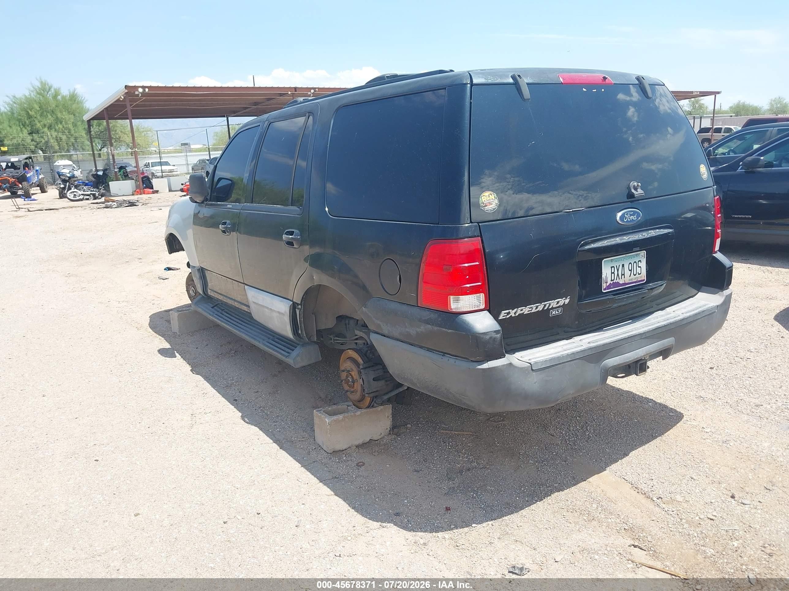 2004 Ford Expedition Xlt Черный vin: 1FMPU16W04LA80582