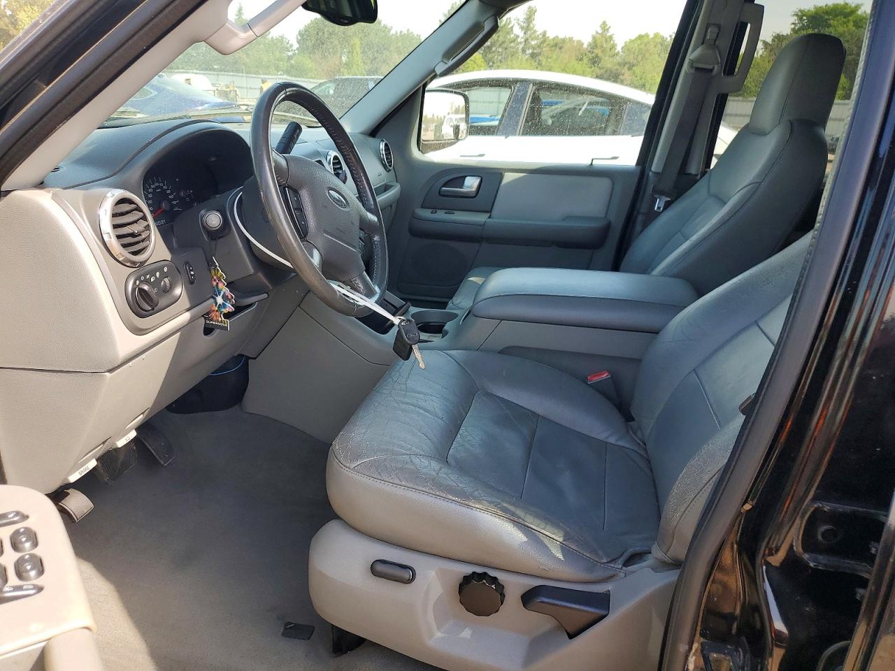 2004 Ford Expedition Xlt Black vin: 1FMPU16W64LA11816