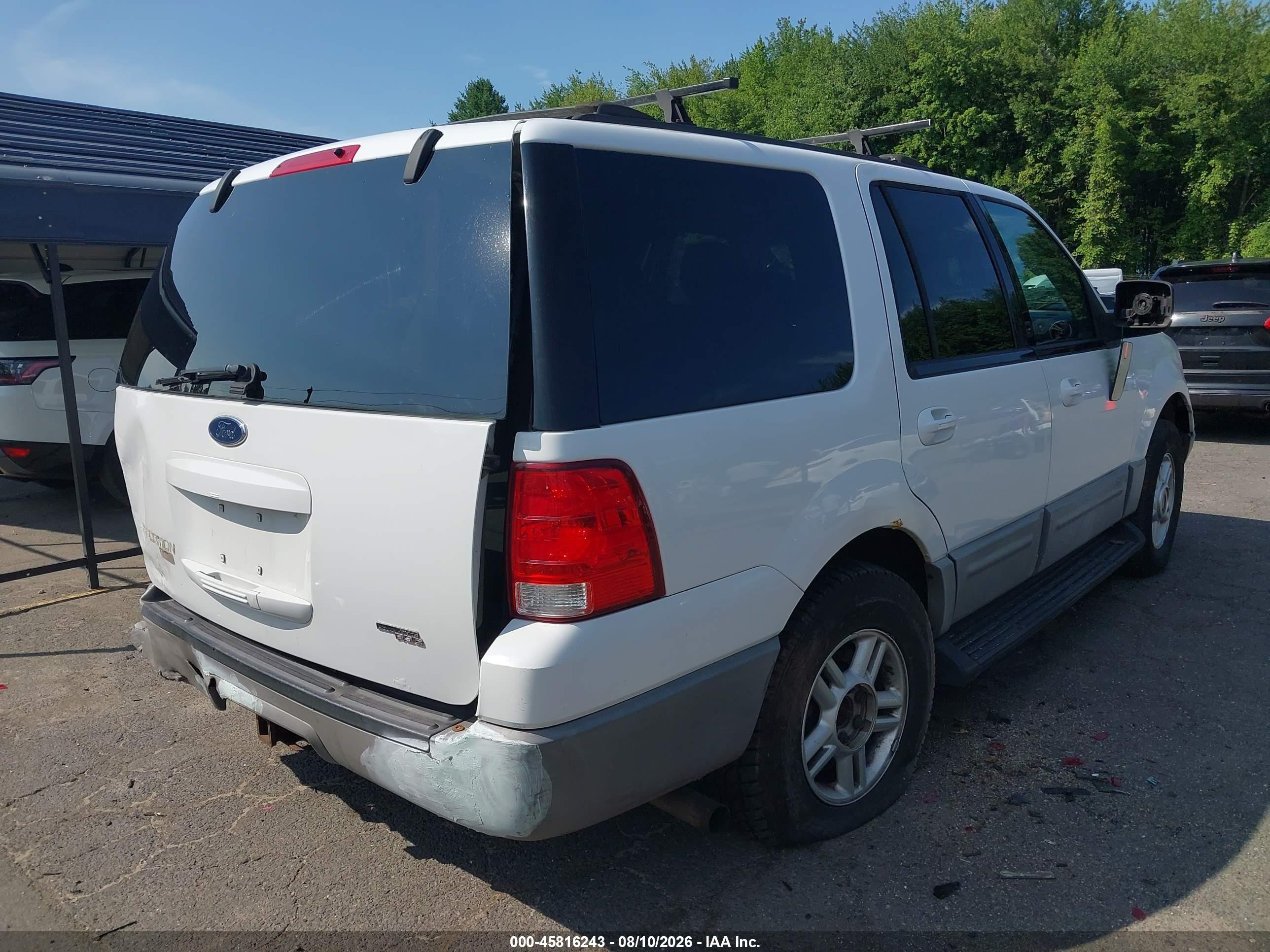 2003 Ford Expedition Xlt Белый vin: 1FMPU16W93LA53072