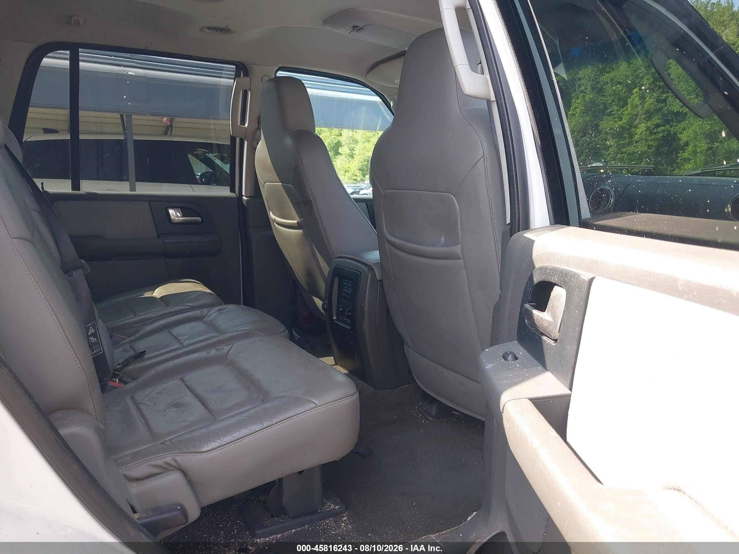 2003 Ford Expedition Xlt Белый vin: 1FMPU16W93LA53072