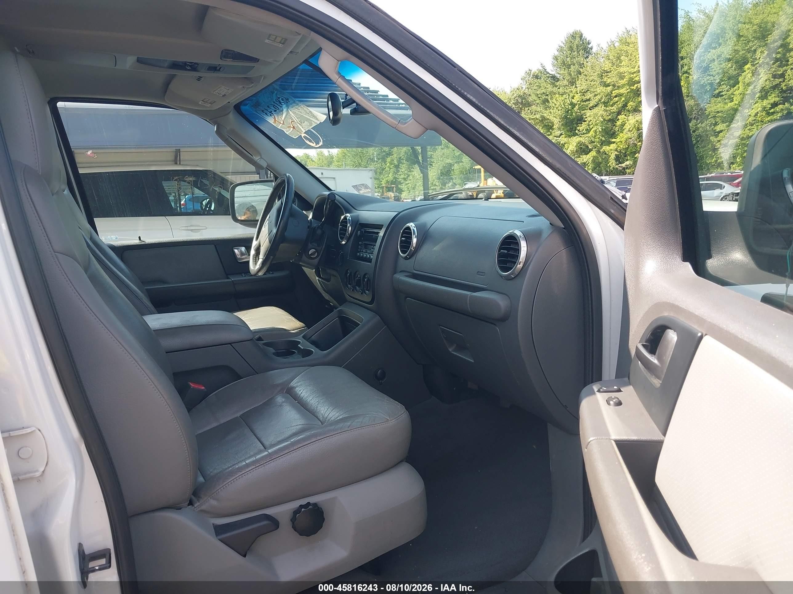 2003 Ford Expedition Xlt Белый vin: 1FMPU16W93LA53072