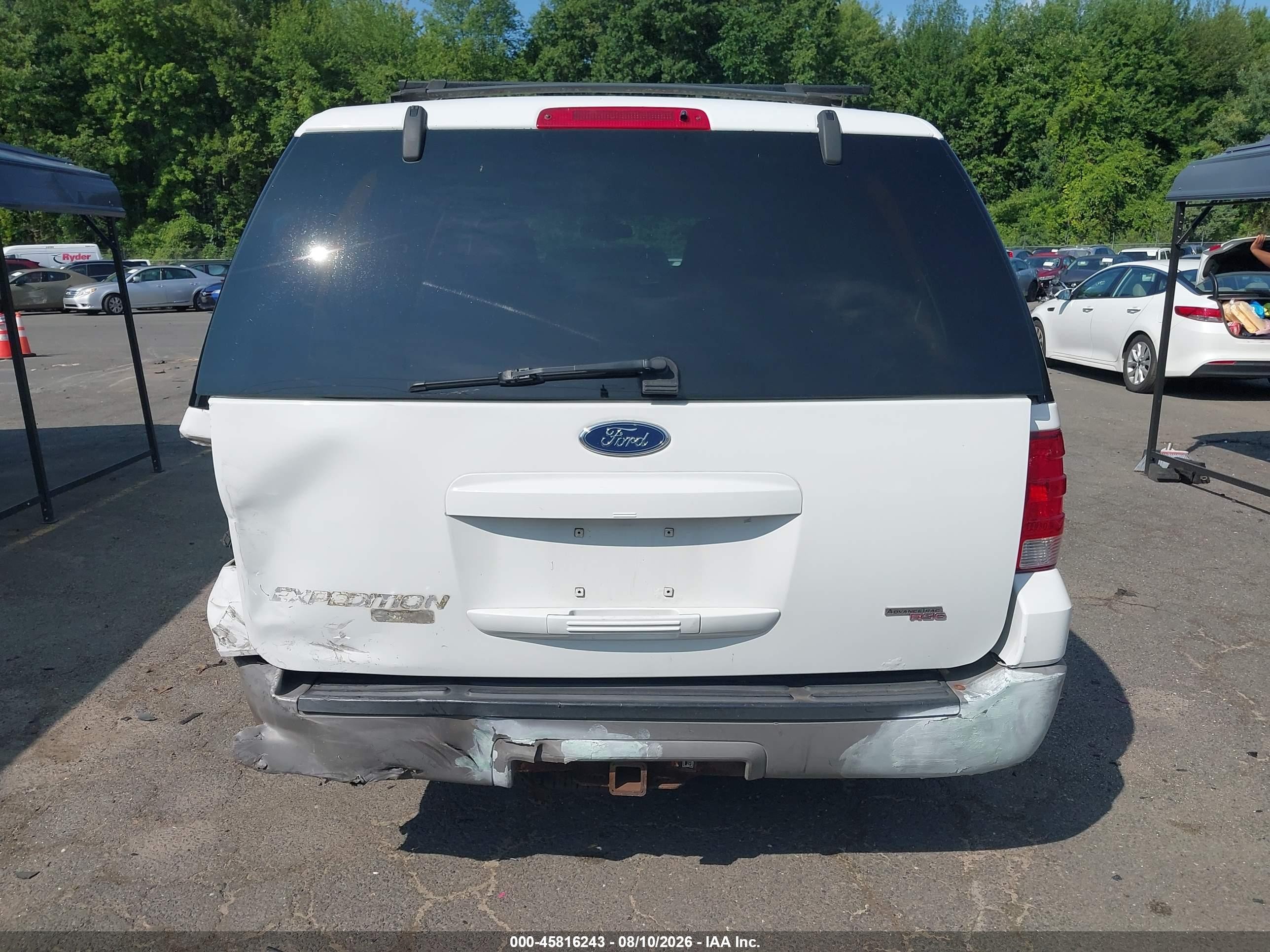 2003 Ford Expedition Xlt Белый vin: 1FMPU16W93LA53072