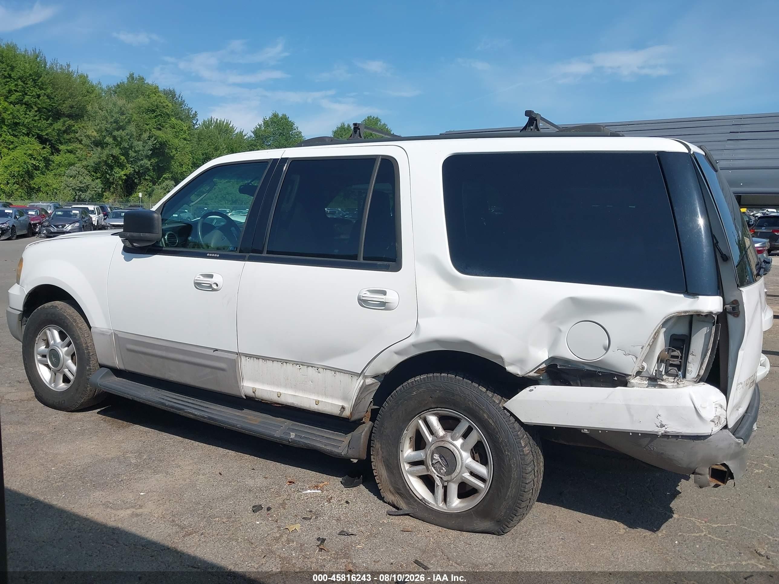 2003 Ford Expedition Xlt Белый vin: 1FMPU16W93LA53072