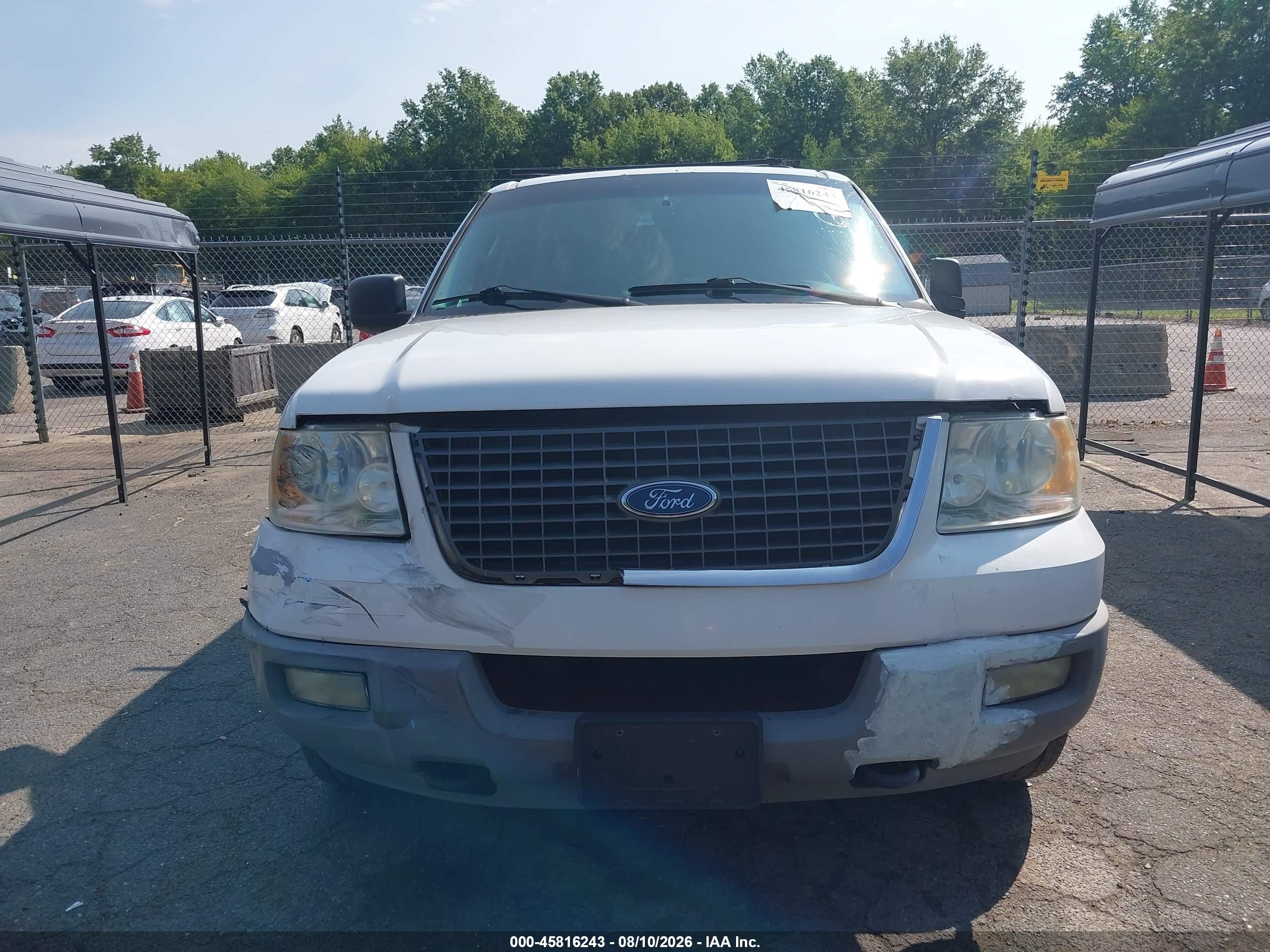 2003 Ford Expedition Xlt Белый vin: 1FMPU16W93LA53072