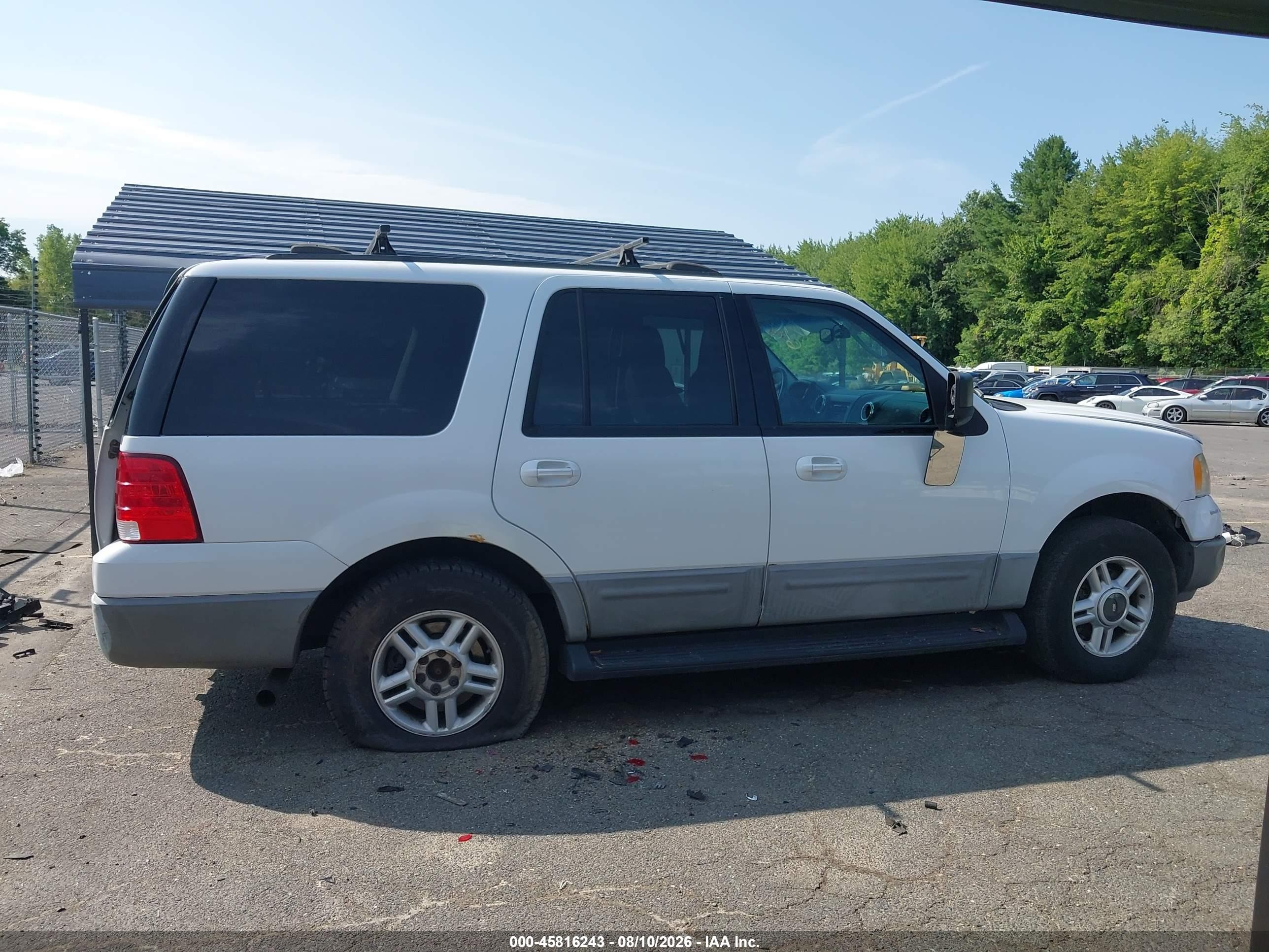 2003 Ford Expedition Xlt Белый vin: 1FMPU16W93LA53072