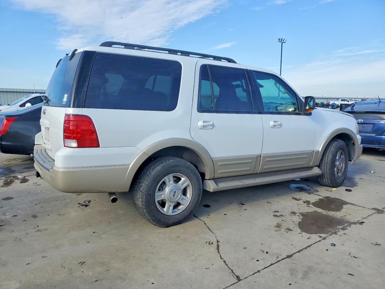 2006 Ford Expedition Eddie Bauer Белый vin: 1FMPU17536LA87762