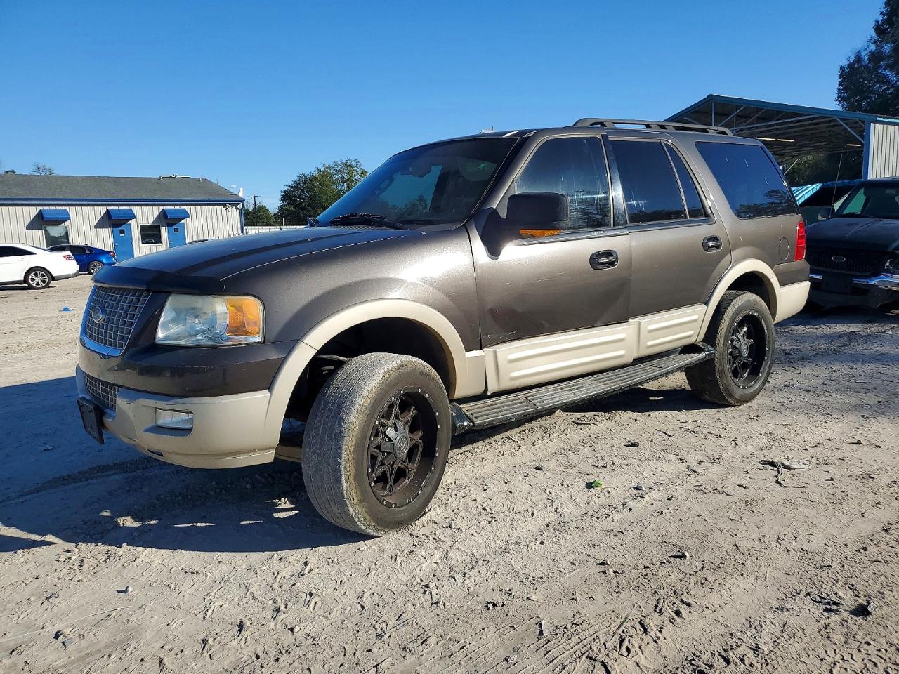 2005 Ford Expedition Brown vin: 1FMPU17545LA81967