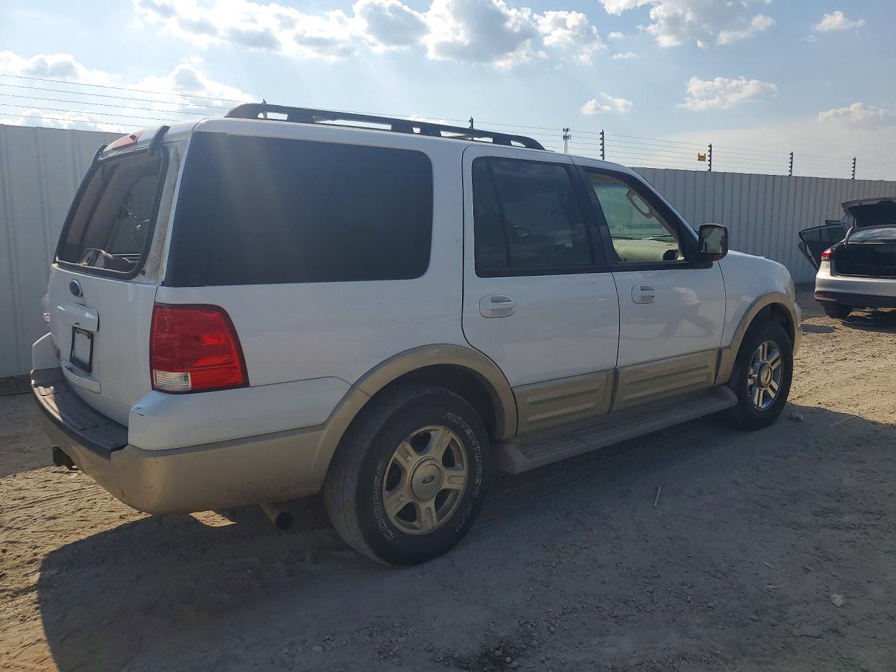 2005 Ford Expedition Eddie Bauer White vin: 1FMPU17585LA59924