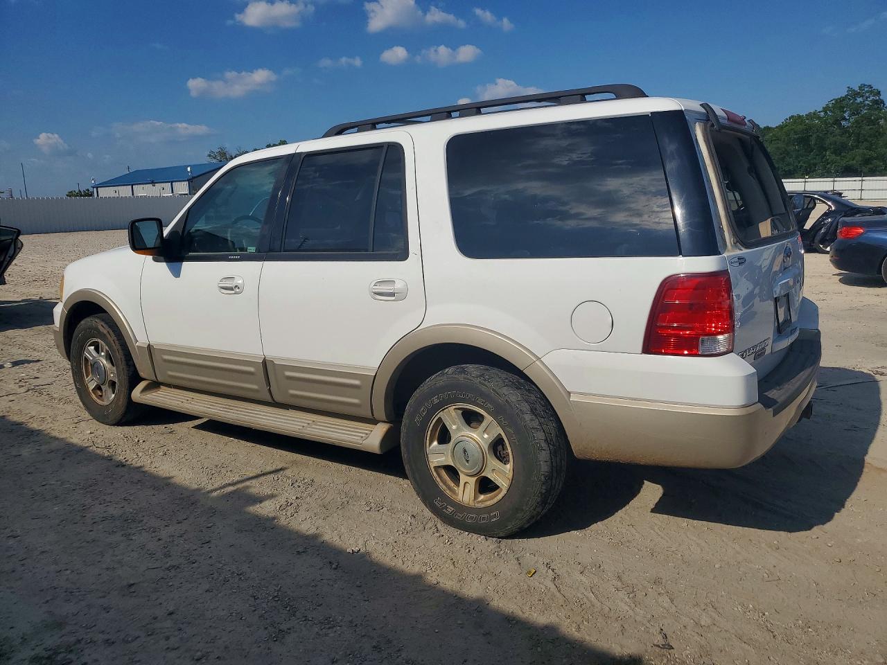 2005 Ford Expedition Eddie Bauer White vin: 1FMPU17585LA59924