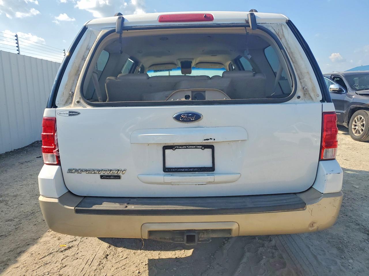2005 Ford Expedition Eddie Bauer White vin: 1FMPU17585LA59924