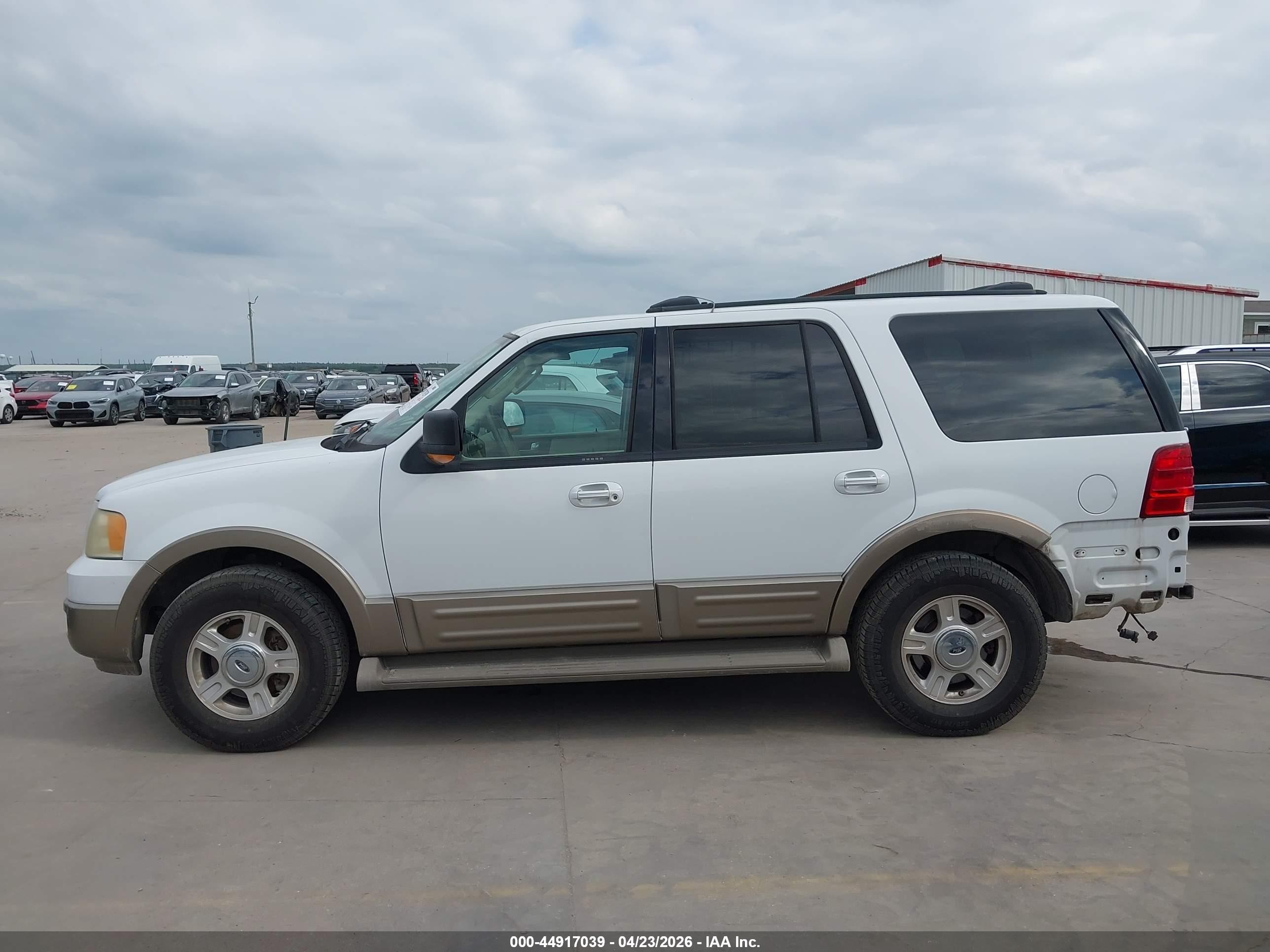 2004 Ford Expedition Eddie Bauer White vin: 1FMPU17L14LA58837