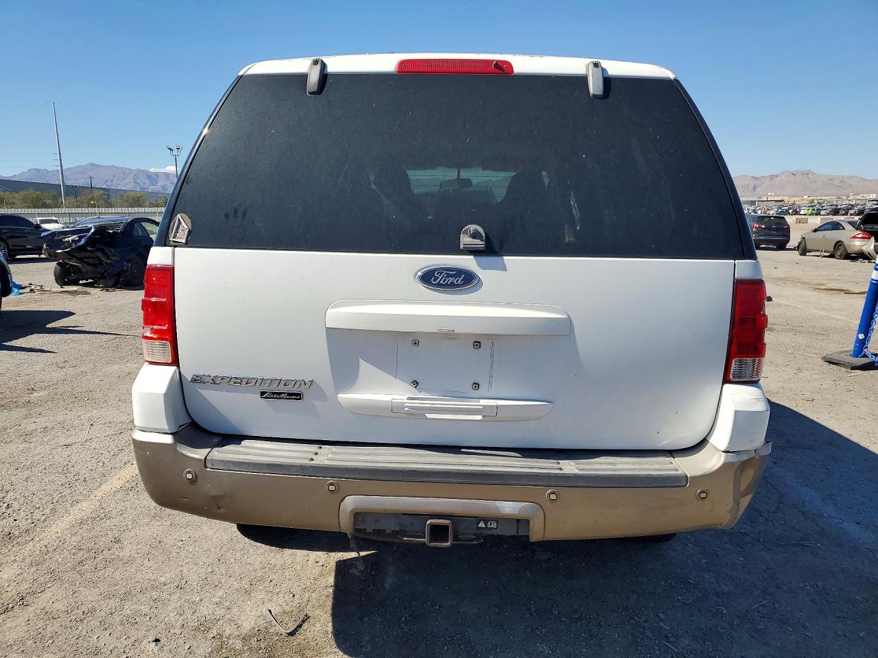2004 Ford Expedition Eddie Bauer White vin: 1FMPU17L24LB18429