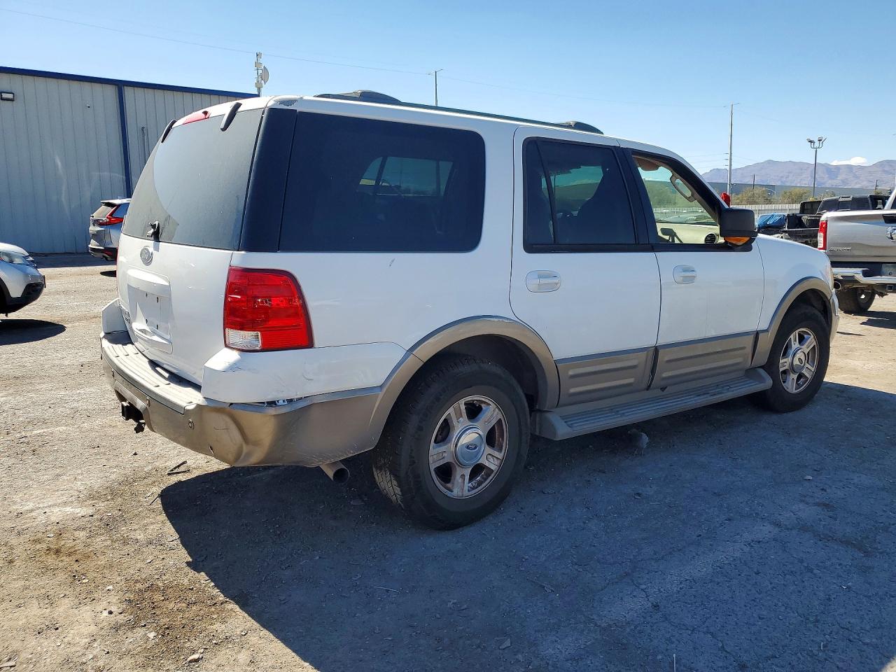 2004 Ford Expedition Eddie Bauer White vin: 1FMPU17L24LB18429