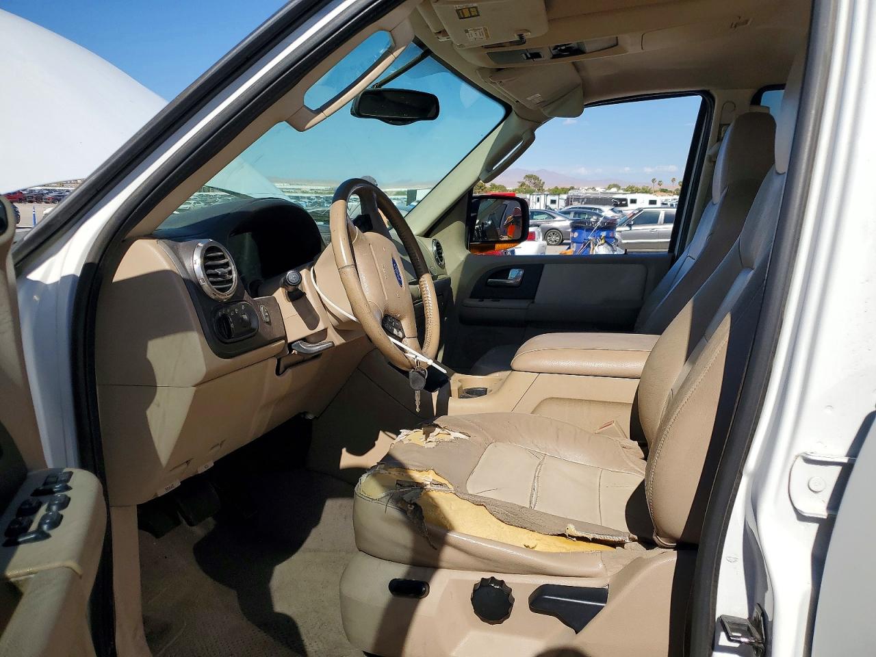 2004 Ford Expedition Eddie Bauer White vin: 1FMPU17L24LB18429