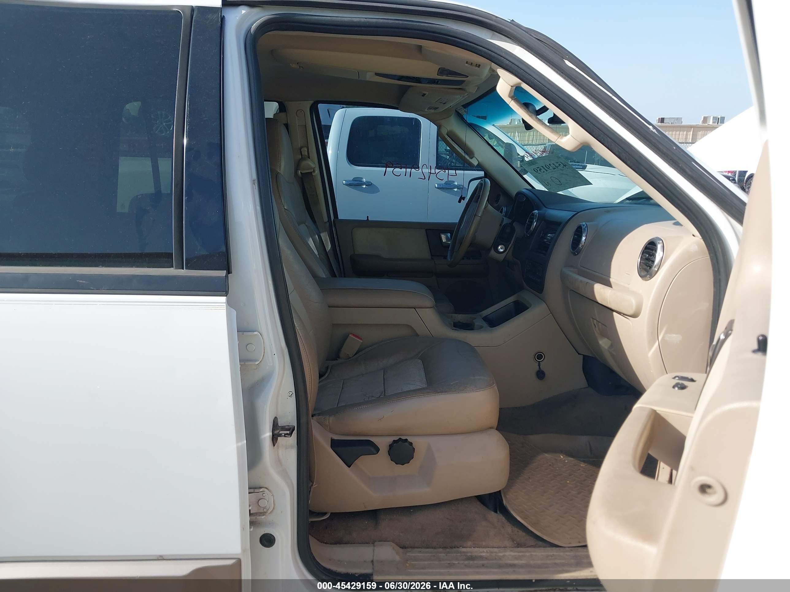 2004 Ford Expedition Eddie Bauer White vin: 1FMPU17L64LA75441