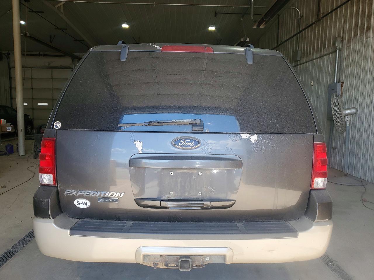 2005 Ford Expedition Eddie Bauer Gray vin: 1FMPU185X5LB00083
