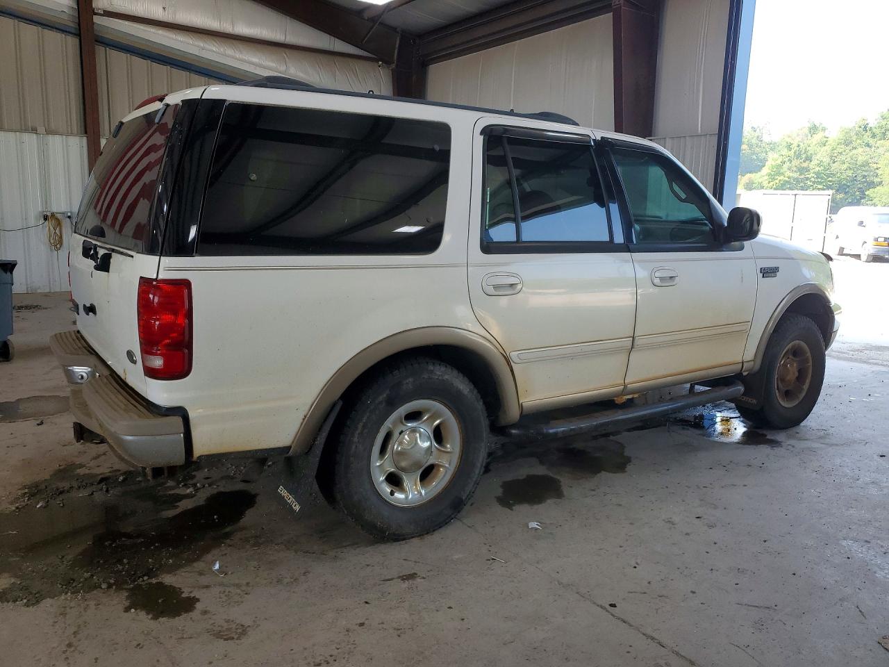 2000 Ford Expedition Eddie Bauer White vin: 1FMPU18L1YLC35746