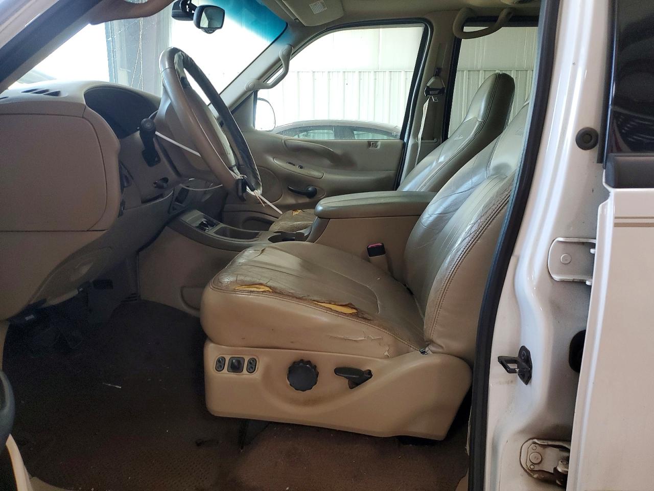 2000 Ford Expedition Eddie Bauer White vin: 1FMPU18L1YLC35746