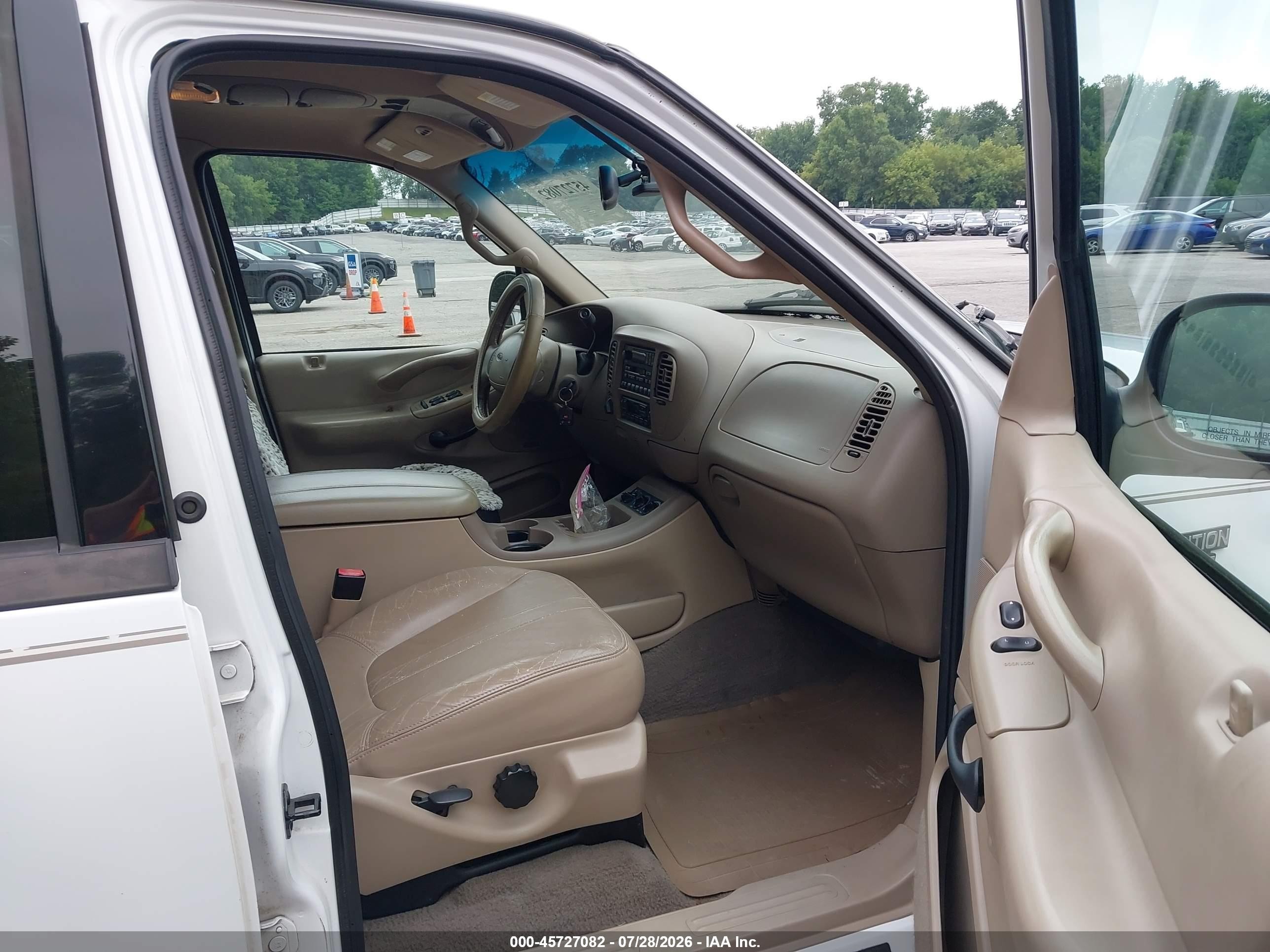 2002 Ford Expedition Eddie Bauer White vin: 1FMPU18L22LA23204