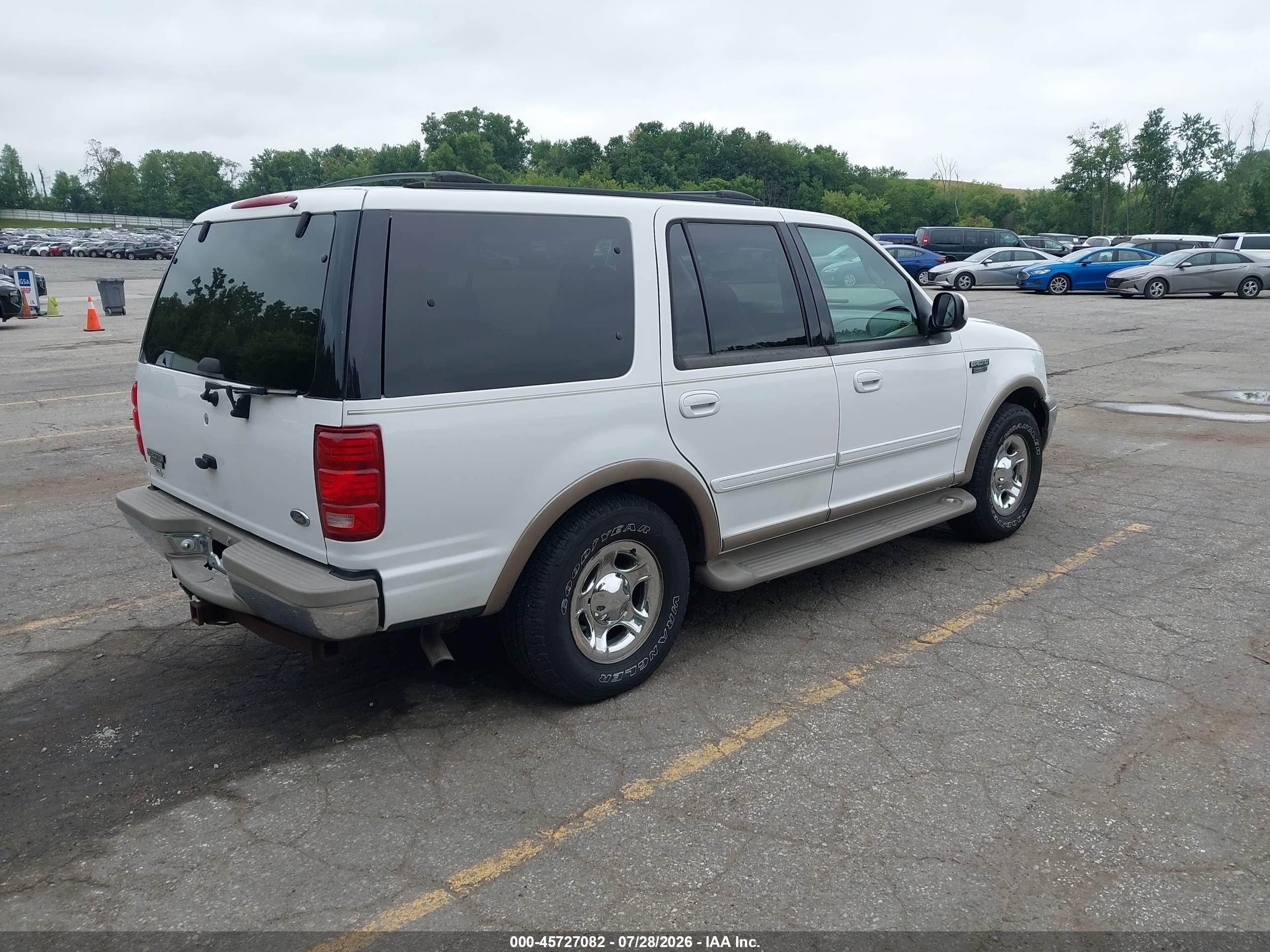2002 Ford Expedition Eddie Bauer White vin: 1FMPU18L22LA23204