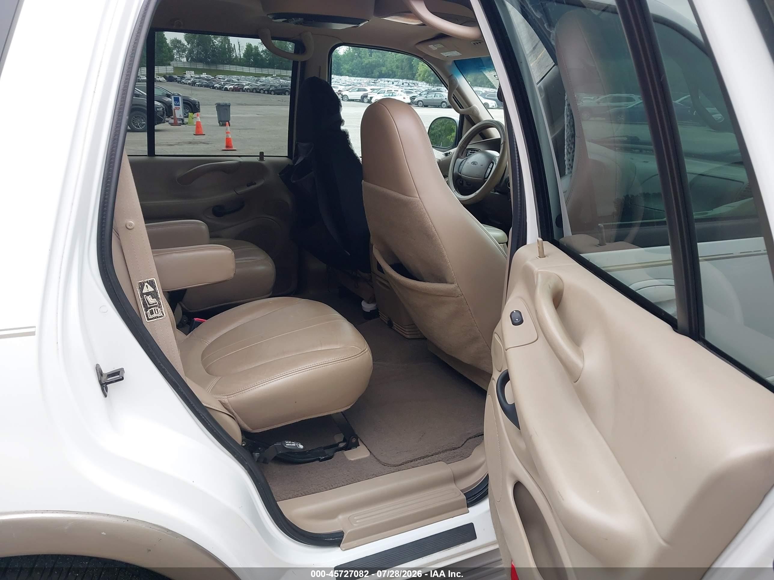 2002 Ford Expedition Eddie Bauer White vin: 1FMPU18L22LA23204