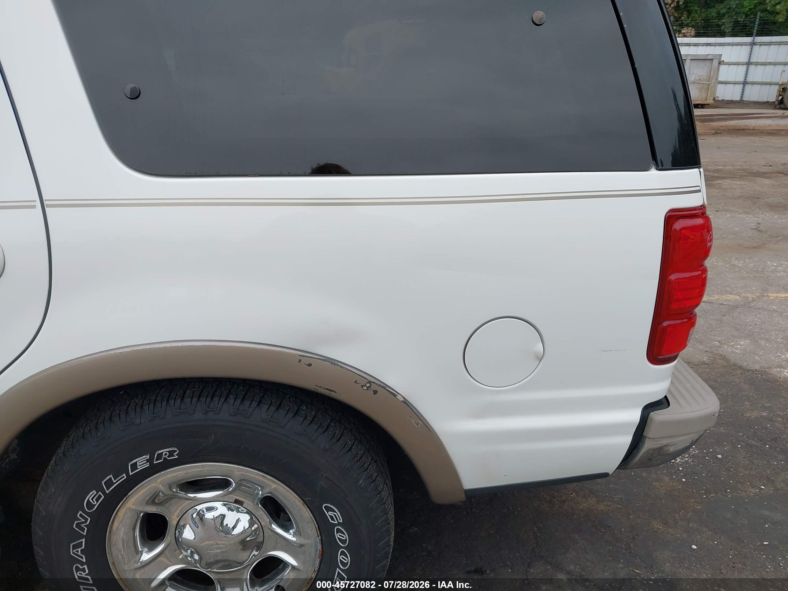 2002 Ford Expedition Eddie Bauer White vin: 1FMPU18L22LA23204