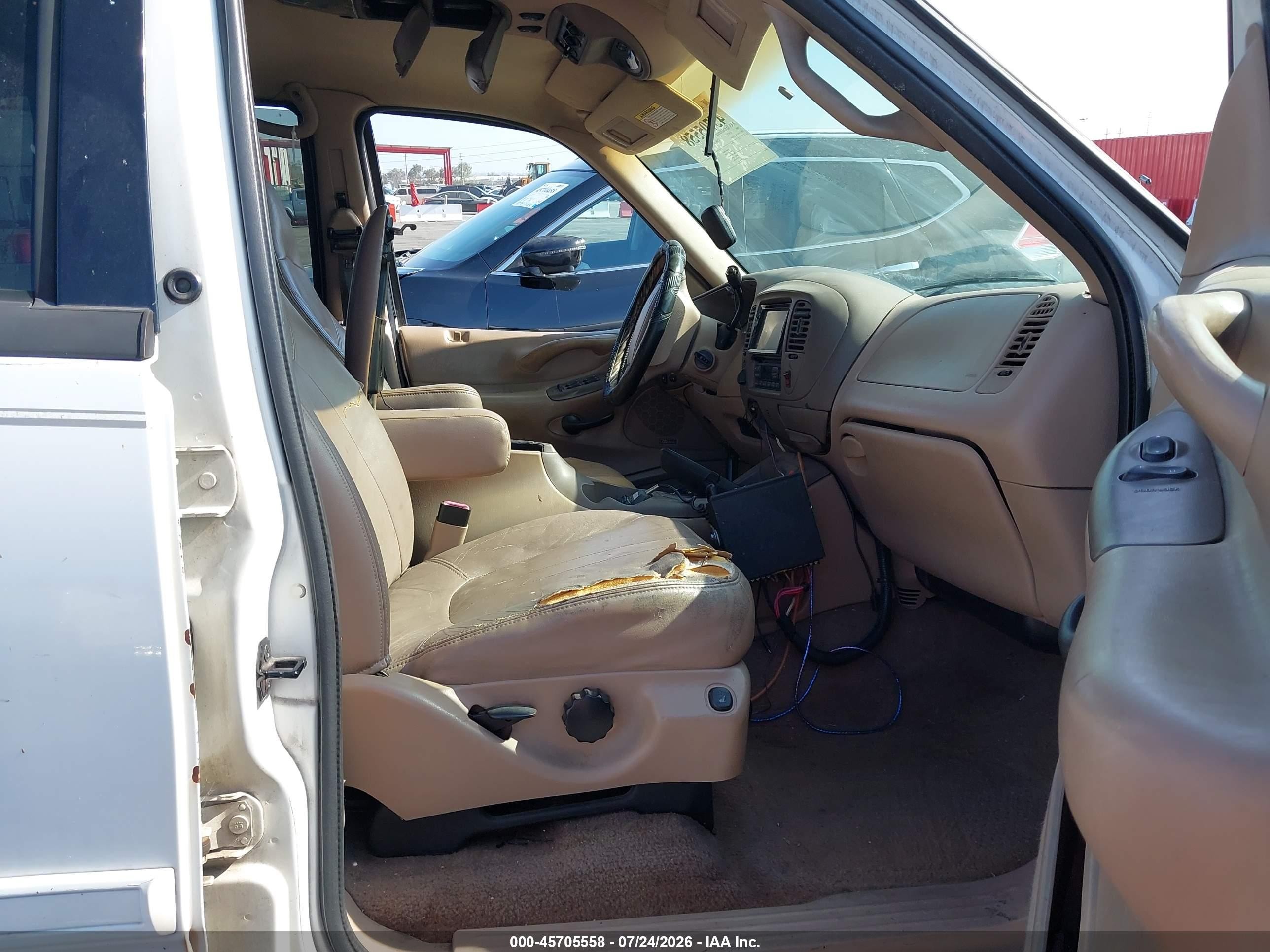 1999 Ford Expedition Eddie Bauer/xlt White vin: 1FMPU18L3XLB38417