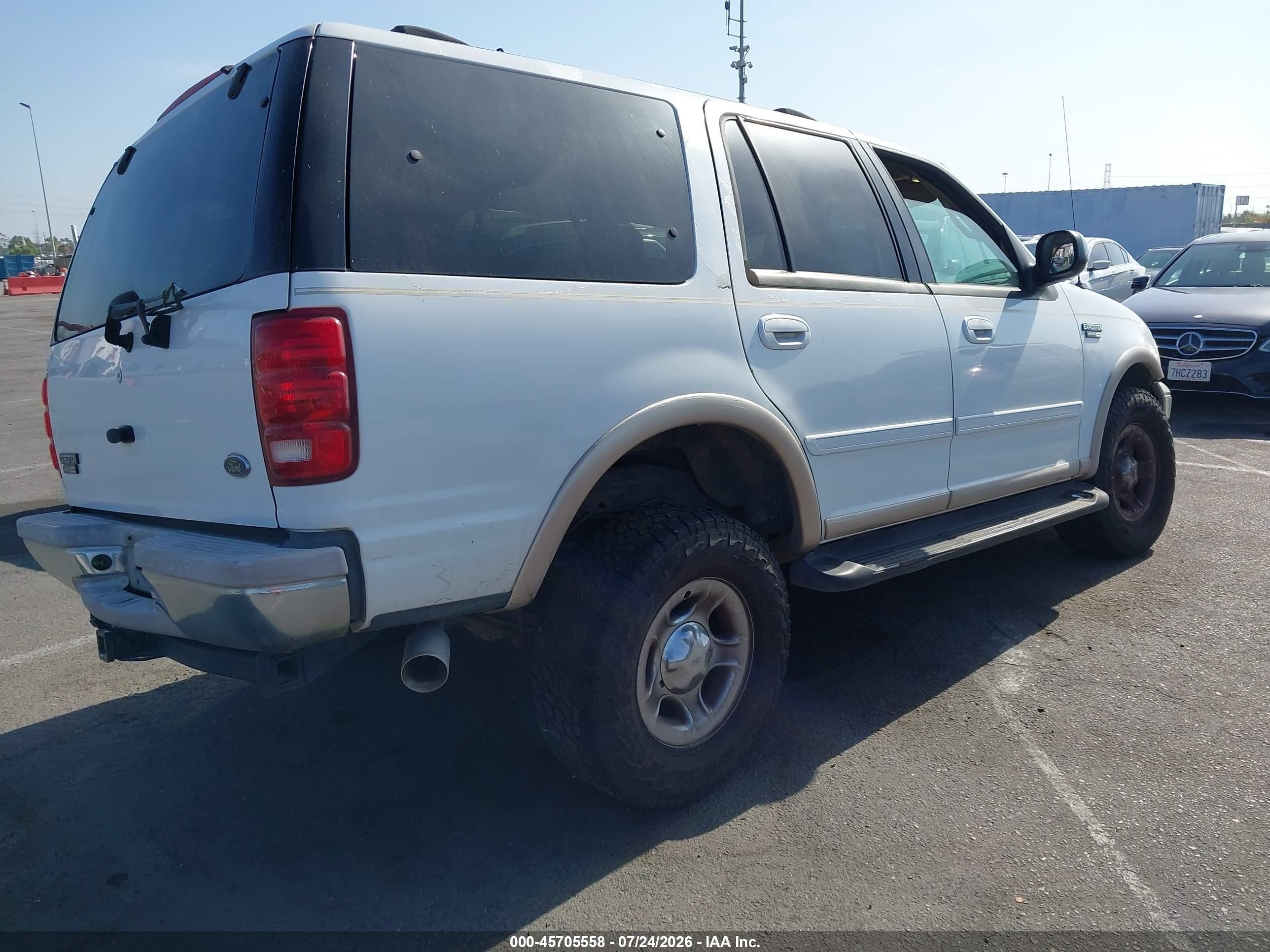 1999 Ford Expedition Eddie Bauer/xlt White vin: 1FMPU18L3XLB38417