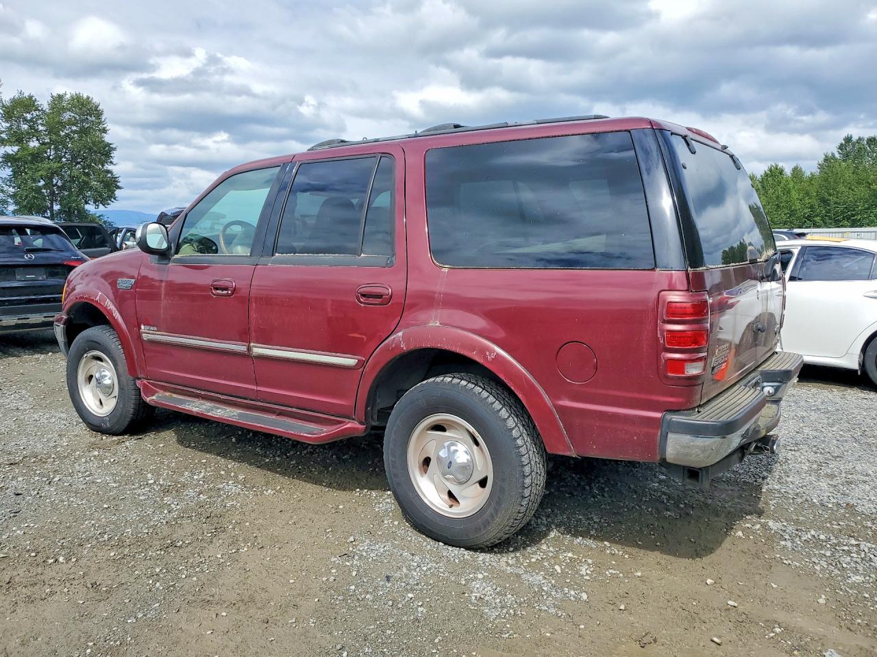 1999 Ford Expedition Maroon vin: 1FMPU18L4XLB72575