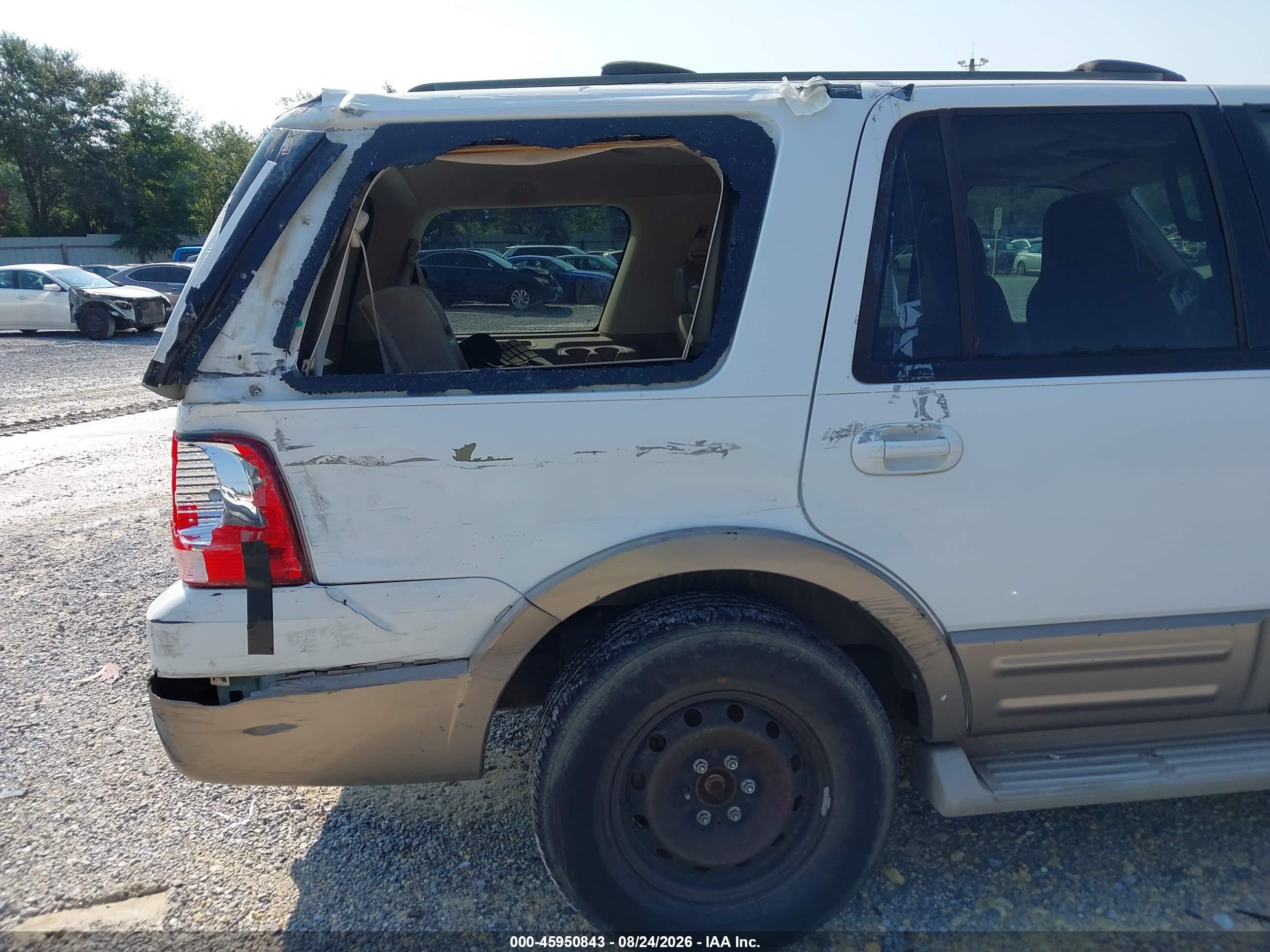 2004 Ford Expedition Eddie Bauer White vin: 1FMPU18L54LB80745