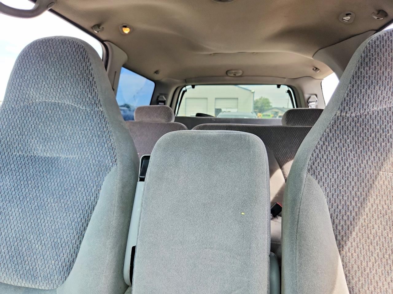 1998 Ford Expedition Silver vin: 1FMPU18L5WLC12547