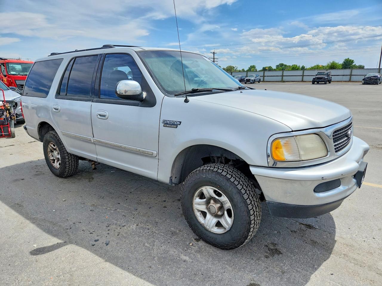 1998 Ford Expedition Silver vin: 1FMPU18L5WLC12547