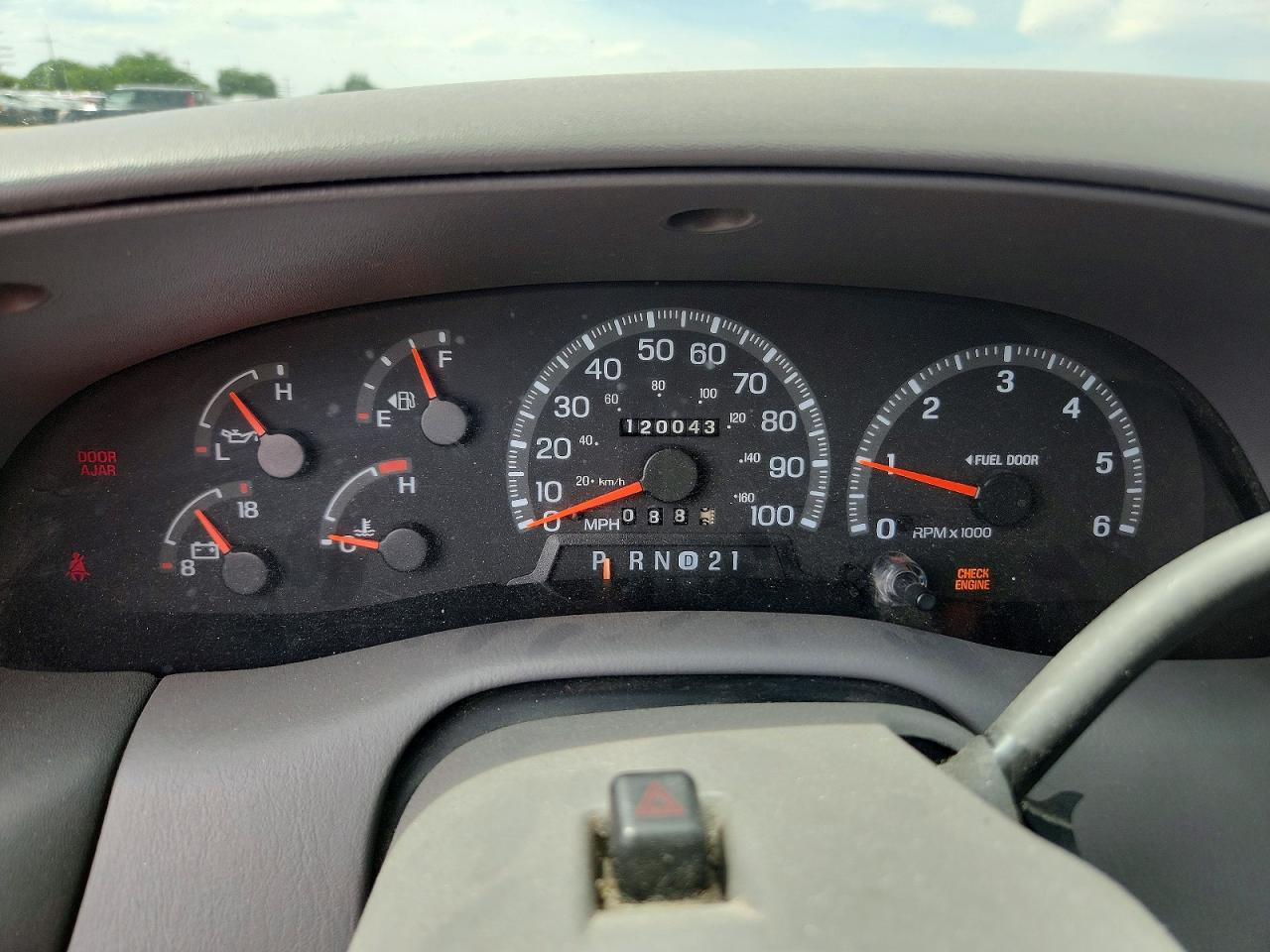 1998 Ford Expedition Silver vin: 1FMPU18L5WLC12547