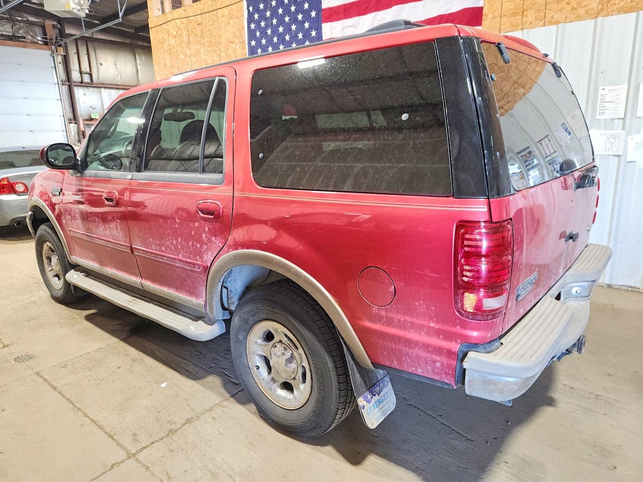 2002 Ford Expedition Eddie Bauer Red vin: 1FMPU18L62LA00184