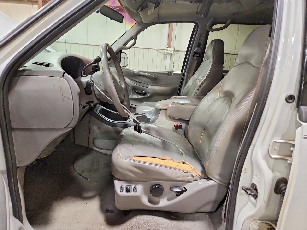 1998 Ford Expedition White vin: 1FMPU18L6WLC32922