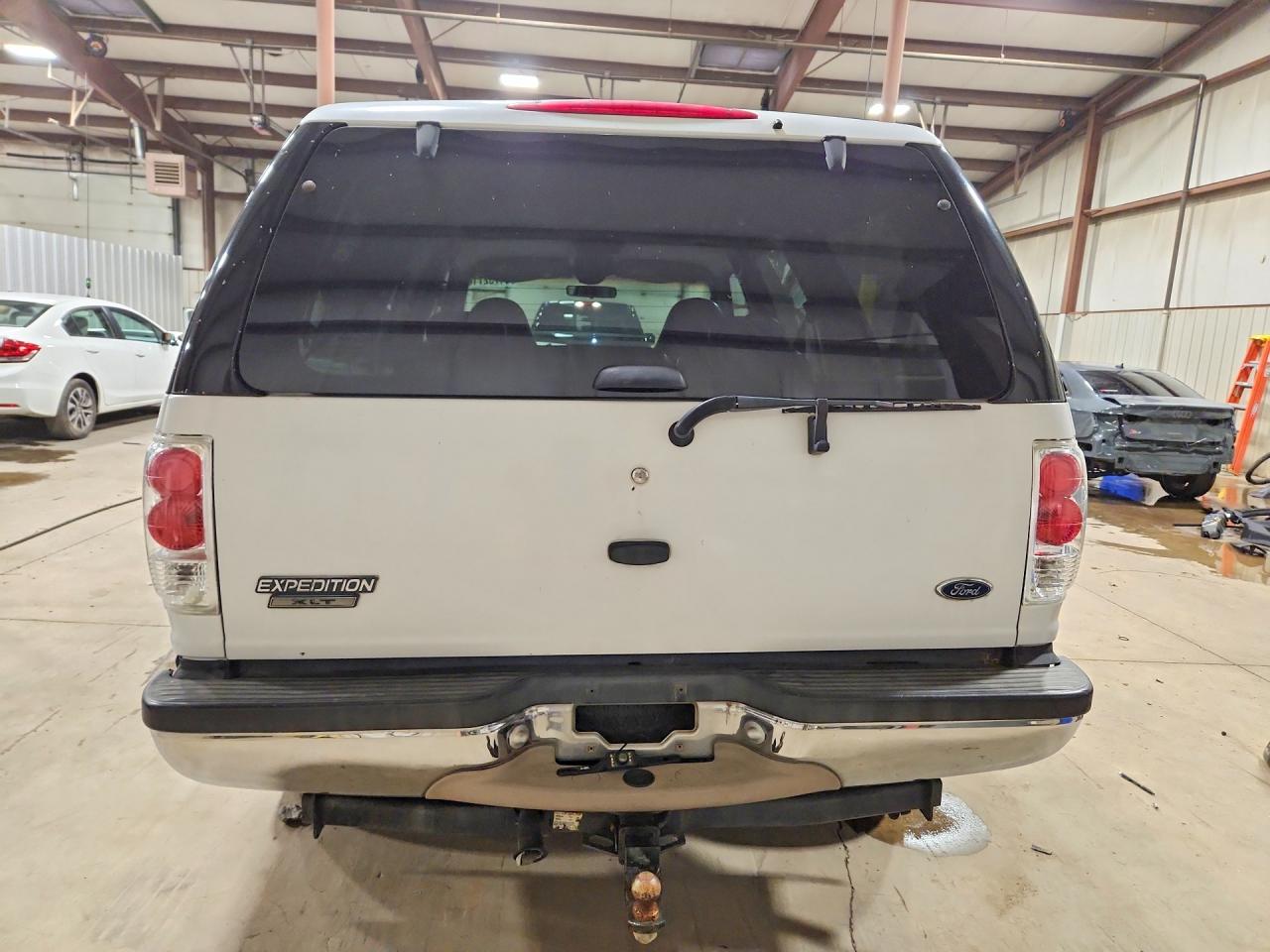 1998 Ford Expedition White vin: 1FMPU18L6WLC32922