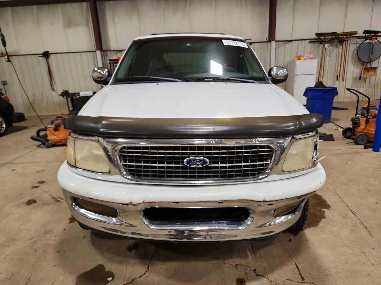 1998 Ford Expedition White vin: 1FMPU18L6WLC32922