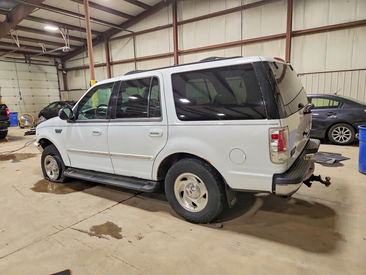 1998 Ford Expedition White vin: 1FMPU18L6WLC32922
