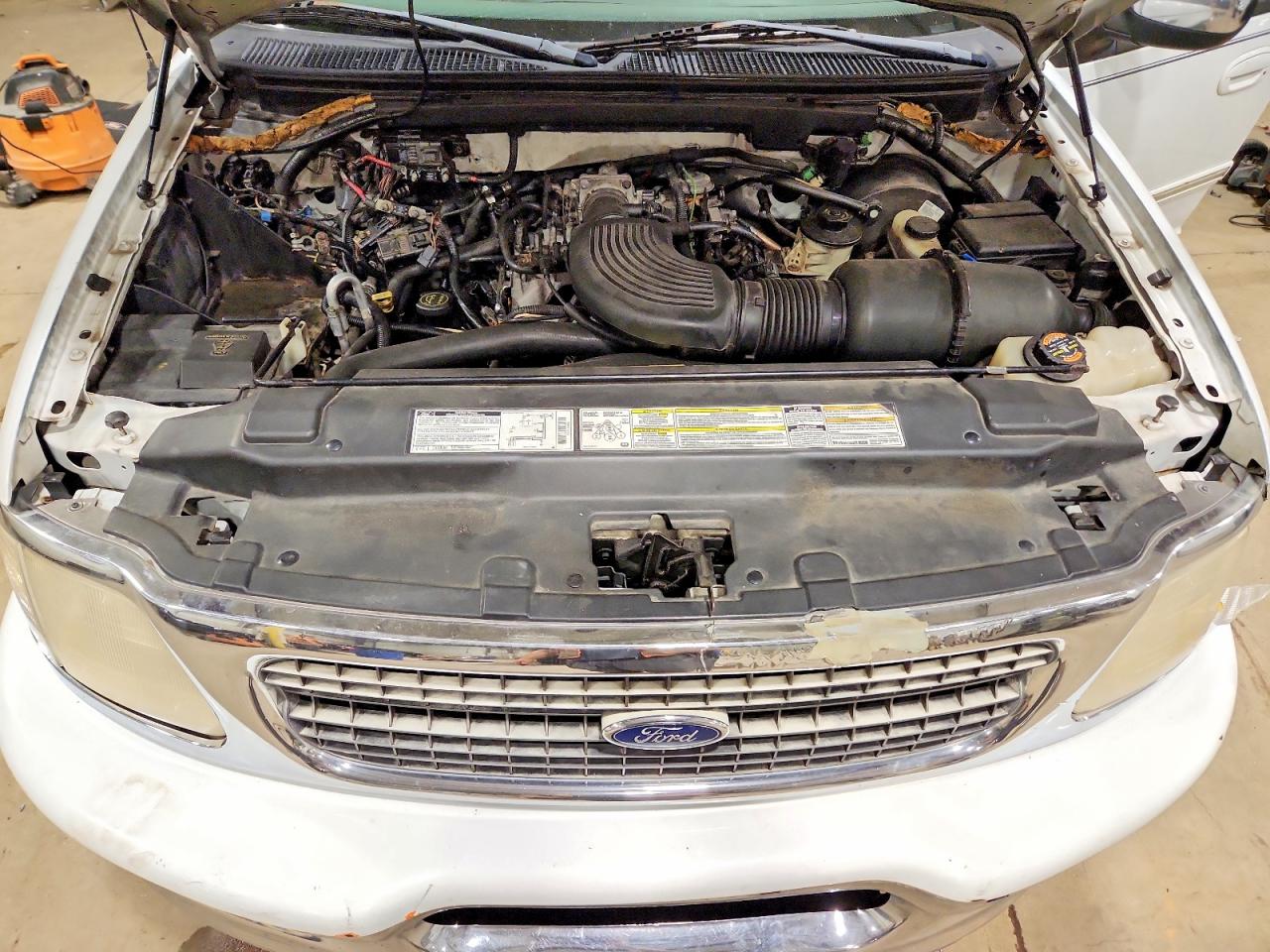 1998 Ford Expedition White vin: 1FMPU18L6WLC32922