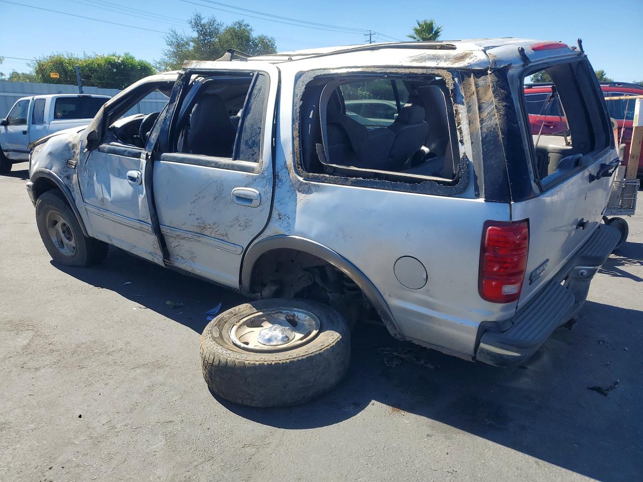 1999 Ford Expedition Серебряный vin: 1FMPU18L6XLB68155