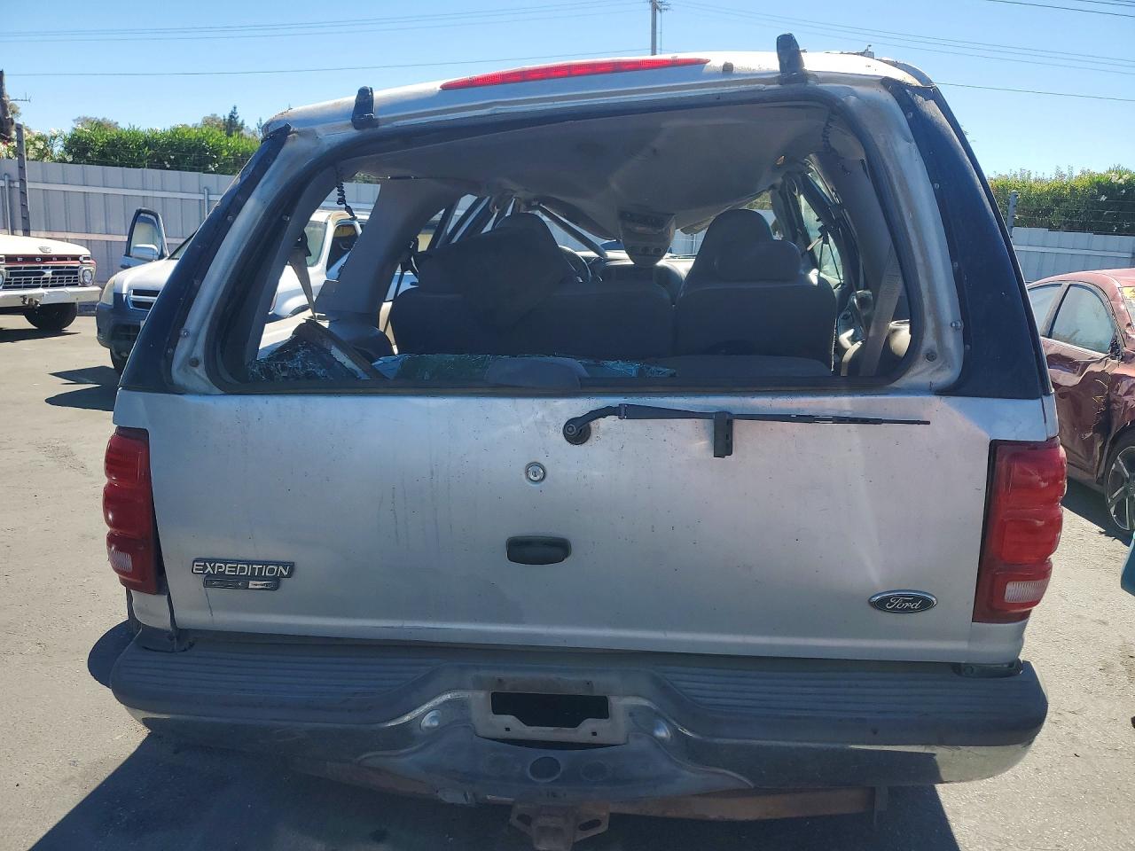 1999 Ford Expedition Серебряный vin: 1FMPU18L6XLB68155
