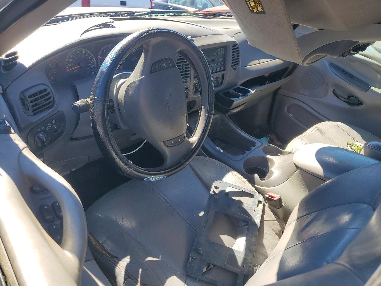 1999 Ford Expedition Серебряный vin: 1FMPU18L6XLB68155
