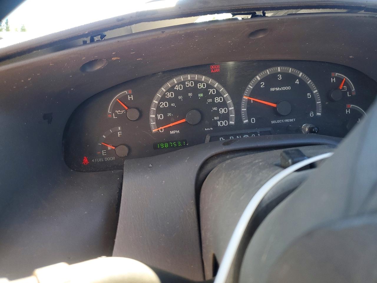 1999 Ford Expedition Серебряный vin: 1FMPU18L6XLB68155