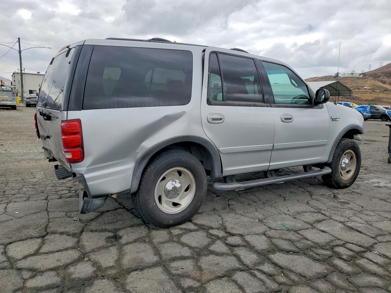 1999 Ford Expedition Silver vin: 1FMPU18L7XLB85062